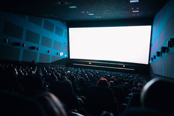 Gli ospiti – così, muore il cinema in Italia